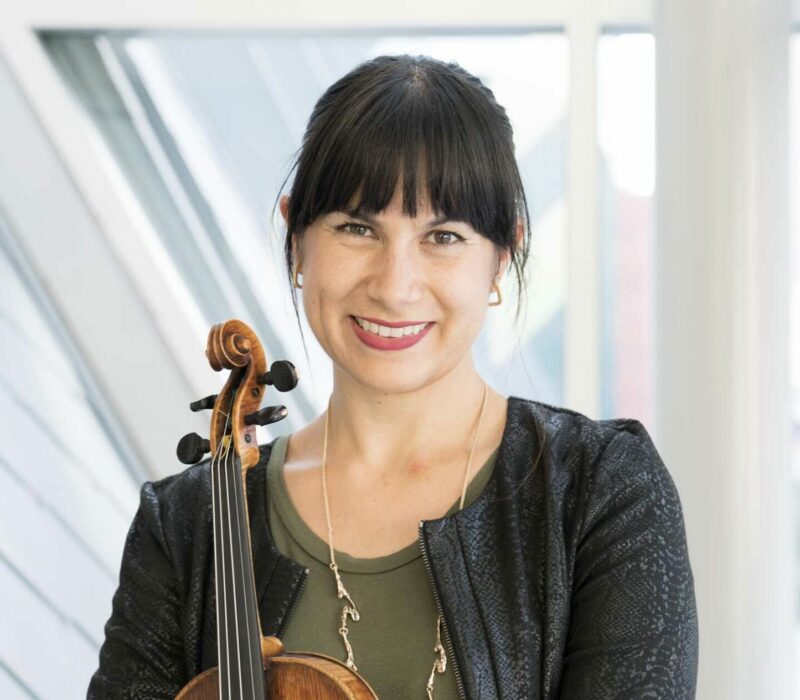Danielle Belen violinist