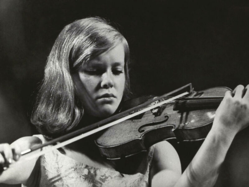 THROWBACK THURSDAY | Dutch Prodigy Emmy Verhey Performs Paganini Violin Concerto No. 4 - image attachment